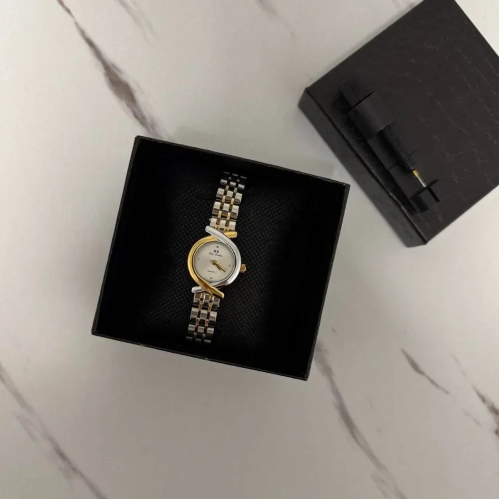 Sku:0465 vintage vibe gold silver watch + in a gift box They fit‎ any hand size